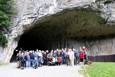 chynovska-jeskyne-vede-do-nitra-hory